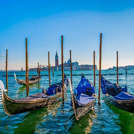 In 53643 Апартаменти