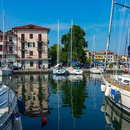 In 53643 Апартаменти